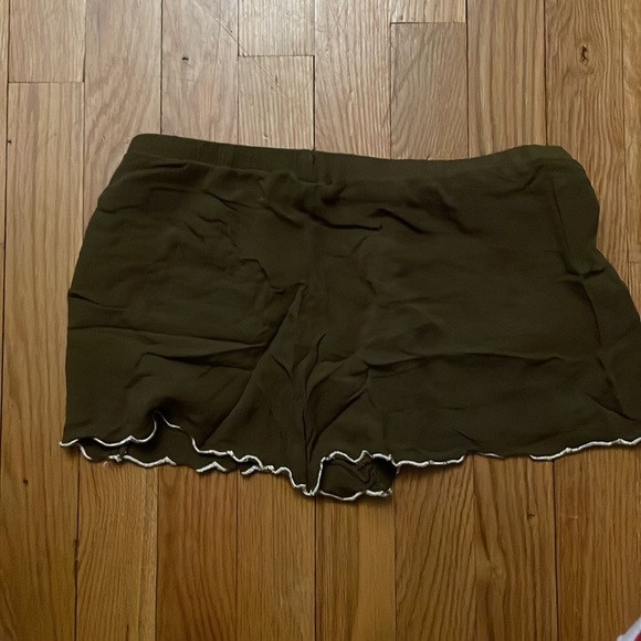 Dark green shorts - Picture 2 of 2